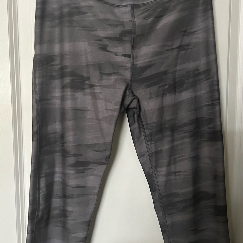 Under Armour Black Compression HeatGear Top
